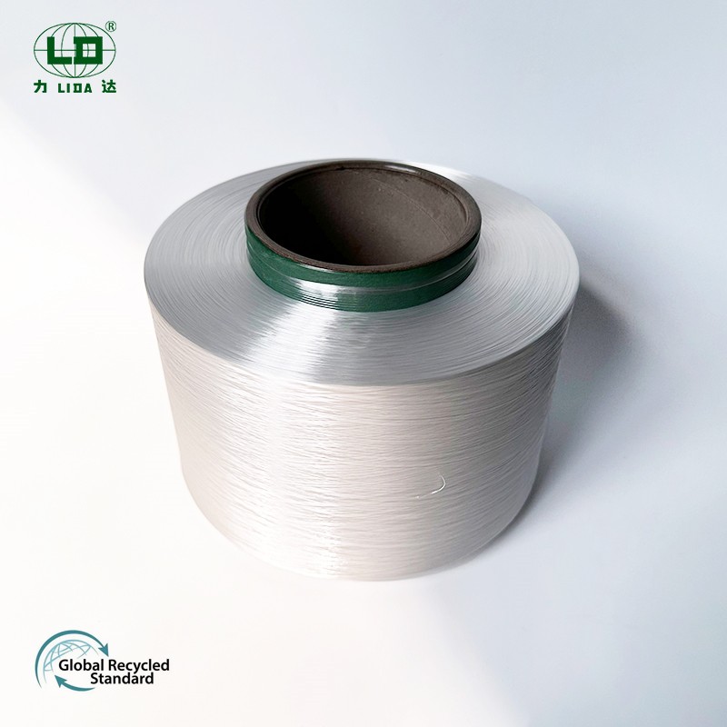 100,0 % genanvendt post-consumer polyester